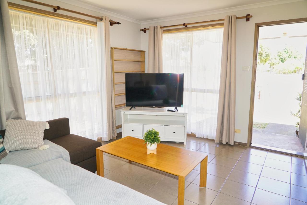 Cozy 2 Bedroom House /melbourne * Werribee